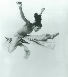 Ze'eva Cohen, leaping