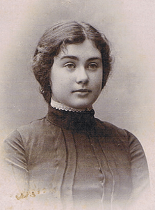 Anna Margolin, 1903