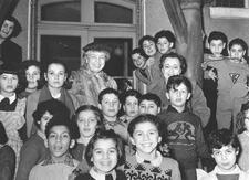 Laura Jarblum and Eleanor Roosevelt with Children, Paris, 1952