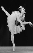 Melissa Hayden dancing en pointe with left leg extended behind her wearing a tutu on stage in Amsterdam