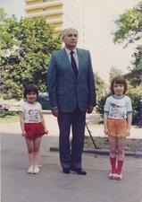 Zhanna Slor with her sister and a life-size cutout of Mikhail Gorbachev, 1989