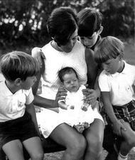Belda Lindenbaum with her Children