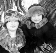 Bertha Elion and her Mother, Gertrude Elion, circa 1921