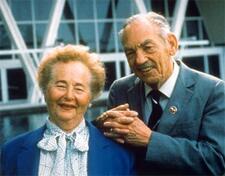 Gertrude Elion and George Hitchings, 1988