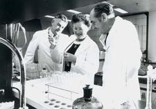 Gertrude Elion, Dr. S. Bushby, and Dr. George Hitchings, 1972