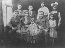 Lily Shiel (Sheilah Graham) with Family circa 1918