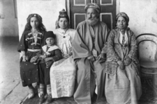 Family of Hakham Ezra Dangoor, Chief Rabbi of Baghdad, 1910. 