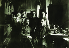Zoologist Cecilia Klaften, second from right in back row.
