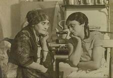 Molly Picon and Regina Piager in "Mamale," 1921