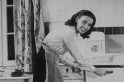 Lena Horne in the kitchen, cropped