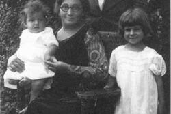 Bessie, Sidney, Selma, and Philoine Hillman, 1922