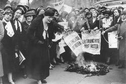 Louise Weiss and Suffragettes in 1935
