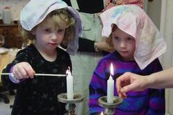 2016-2017 Rising Voices Fellow Sarah Biskowitz and her Sister Lighting Shabbat Candles