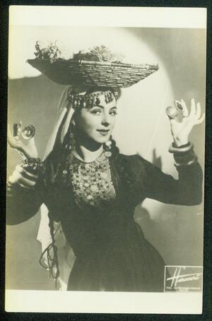 Noami Leaf Halpern performing with a basket on her head