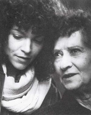 Reizel Bozyk and Amy Irving in "Crossing Delancey"