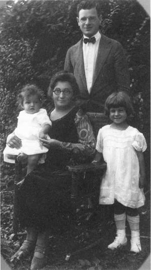 Bessie, Sidney, Selma, and Philoine Hillman, 1922