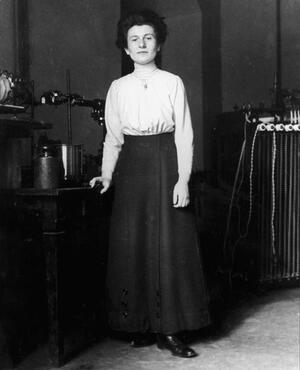 Hedwig Kohn, 1912