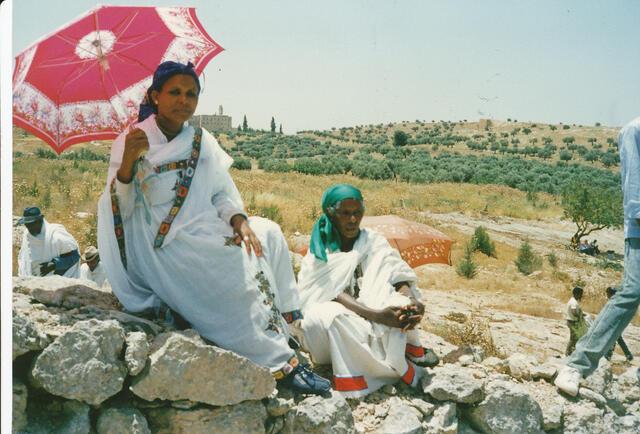 Ethiopian Jewish women with umbrellas. 