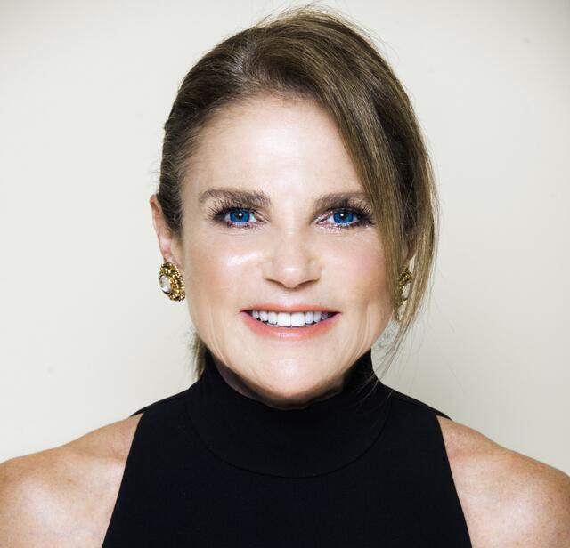 Tovah Feldshuh Headshot