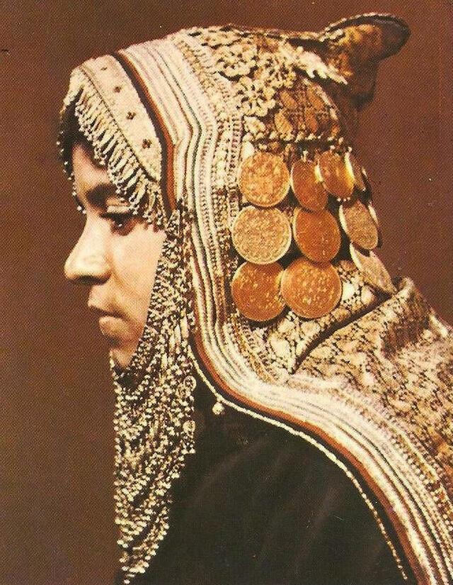 Yemenite Jewish girl wearing Gargush, early 20th century